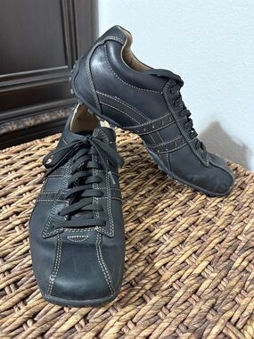 Skechers Men's Black Sneakers with Contrast Stitching